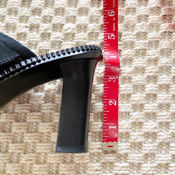 Michael Kors Sandal Black Toe Loop Sandal - Picture 10 of 16